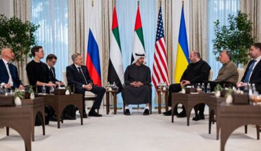 Karas Ukrainoje. „Jie atrodė beveik kaip draugai“: „Axios“ – apie Ukrainos ir Rusijos bendravimą derybų metu