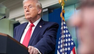 Vienas iš platformos „LinkedIn“ įkūrėjų ragina technologijų lyderius pasmerkti Trumpą