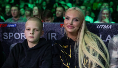 UTMA tribūnoje – senokai viešumoje matyta Vita Jakutiene: kompaniją palaikė sūnus | Vardai