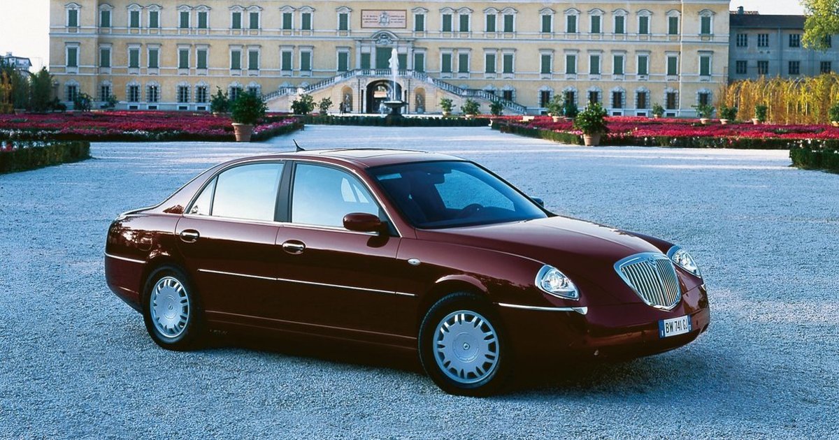 Ekscentriškajai „Lancia Thesis“ – 25 metai: norėjo pakeisti prabangos sampratą, o šiandien kainuoja grašius