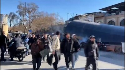 Užfiksuota, kiap Irano saugumo pajėgos panaudojo ašarines dujas