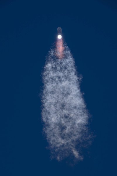 Kinijos raketos dalis nukrito į Žemę