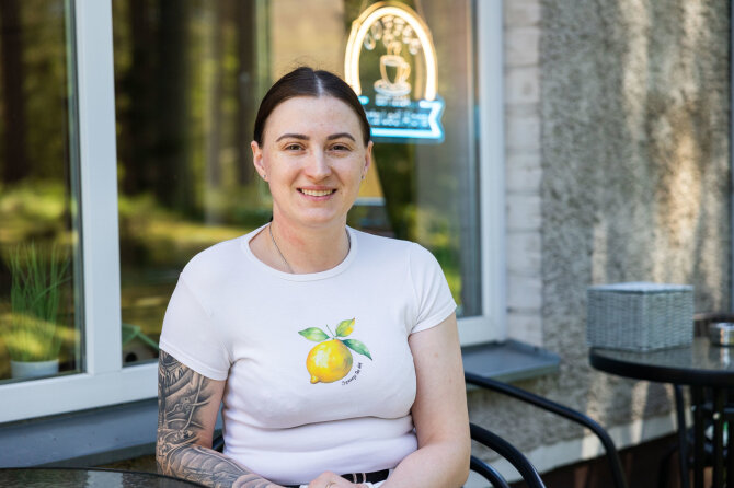 Roberto Riabovo / BNS nuotr./Ukrainietė Aliona ir jos kavinė