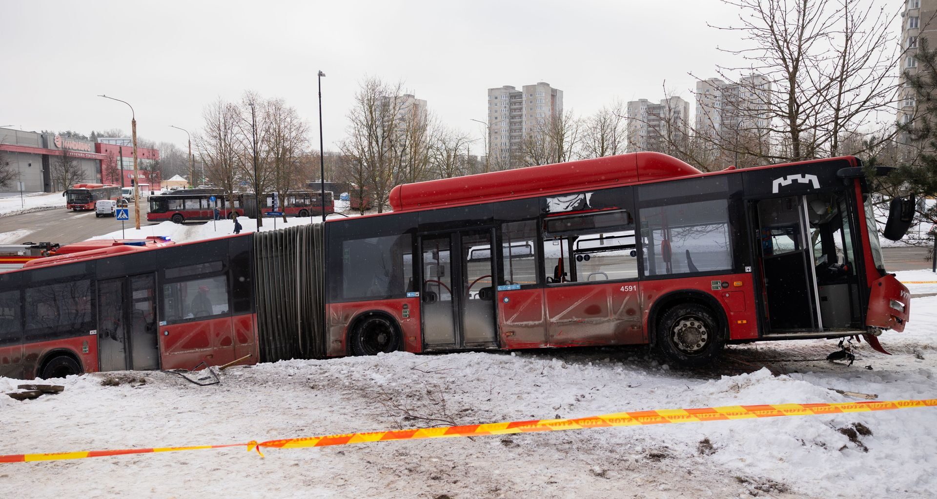 Po autobuso avarijos darbuotojai širsta: „Gal po šiandienos įvykio pagaliau pamatys realybę“