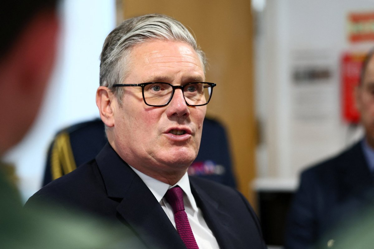 JK laikinai uždaro ambasadą Teherane