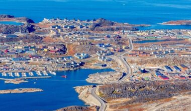 „Reuters“: Trumpas galėjo atsisakyti pulti Grenlandiją dėl vienos priežasties