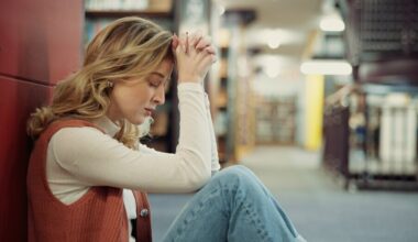 Nuolatinis stresas darbe: specialistės pataria, kaip nutildyti vidinį kritiką ir nuraminti kūną