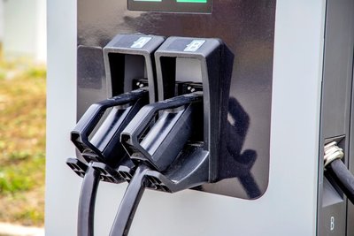 Elektriniai sunkvežimiai ir jų įkrovimas