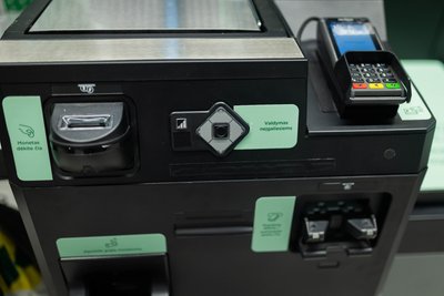 Parduotuvių tinklas „Iki“ diegia specialiai žmonėms su negalia pritaikytas savitarnos kasas