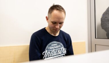 „Tarsi robotas“ – prabilo dviguba žmogžudyste įtariamą Mikutavičių apžiūrėję ekspertai