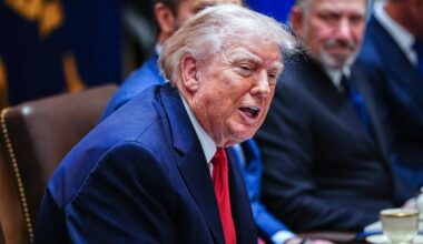 „Labai pavojinga“: Trumpas perspėjo Jungtinę Karalystę