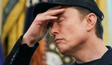 Muskas užsipuolė lenkų ministrą: „Seilėtas kvailys“