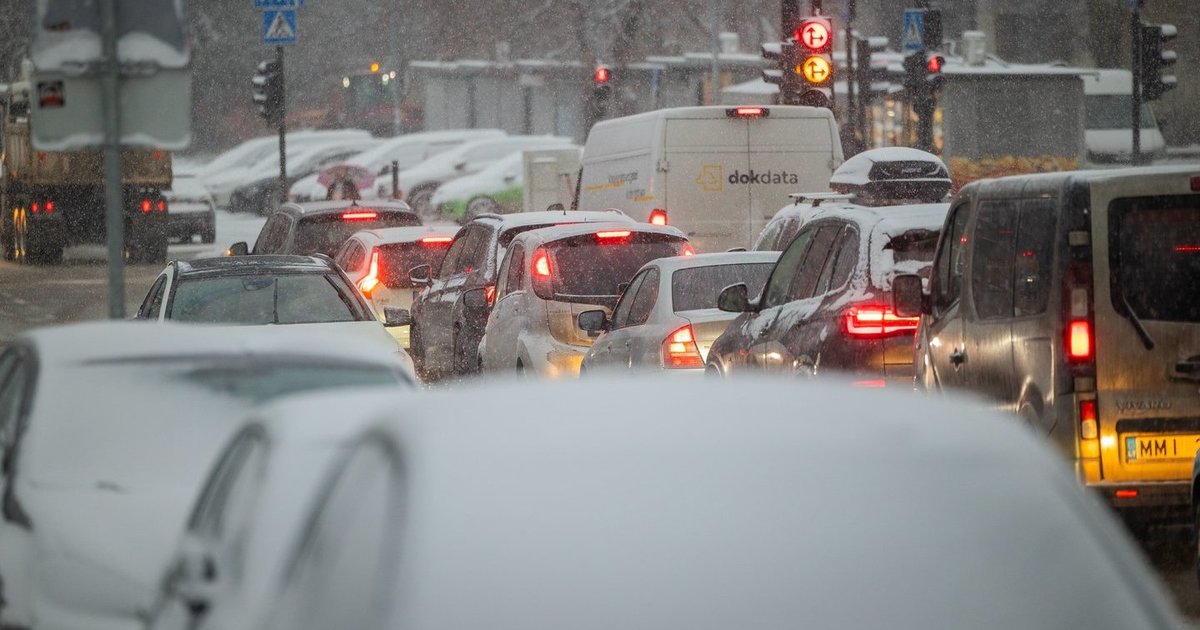 Dėl šalnų ir sniego vėluojate ar praleidžiate darbą? Štai kada darbdavys atleis