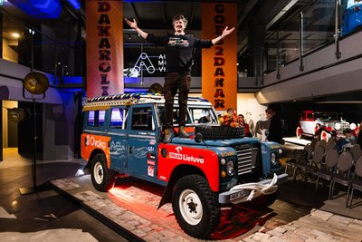 Defender bolidas, kuriuo Dakaro ralyje važiuos Karolis Raišys