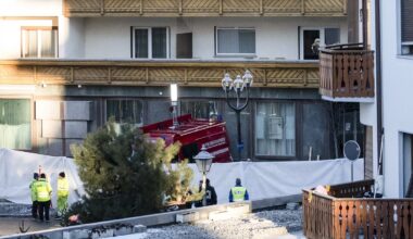 Prabilo gaisro Šveicarijos slidinėjimo kurorto bare liudininkai