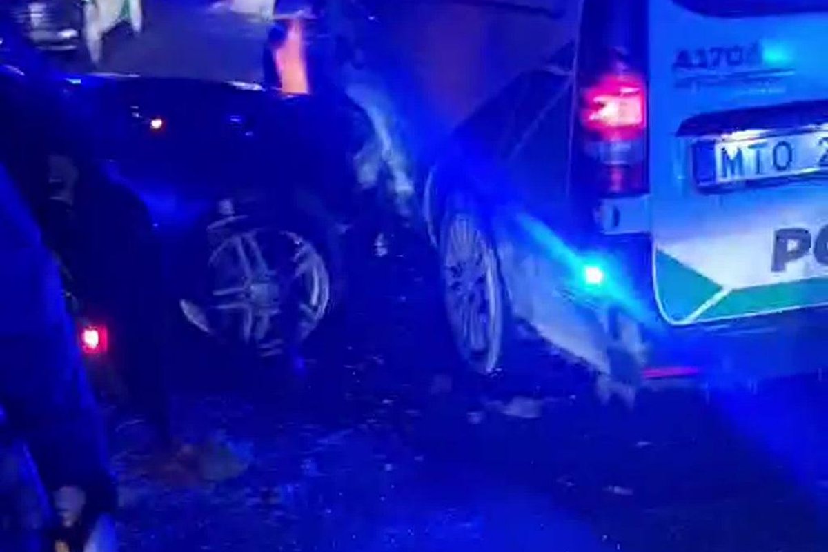 Prienų rajone bėglys taranavo policijos automobilius