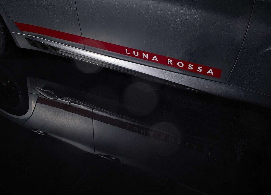 Alfa Romeo Giulia Quadrifoglio Luna Rossa (nuotr. gamintojo)
