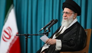 Irano aukščiausiasis lyderis apkaltino Trumpą dėl visuotinių protestų