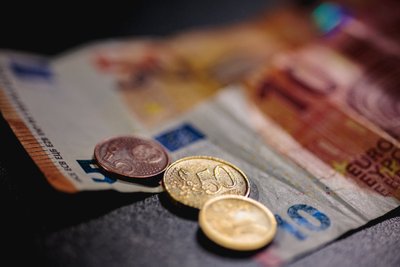 Pinigų iliustracijos