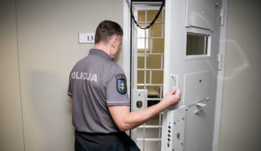 Vyras Pasvalio komisariate nulaužė radiatoriaus konstrukciją