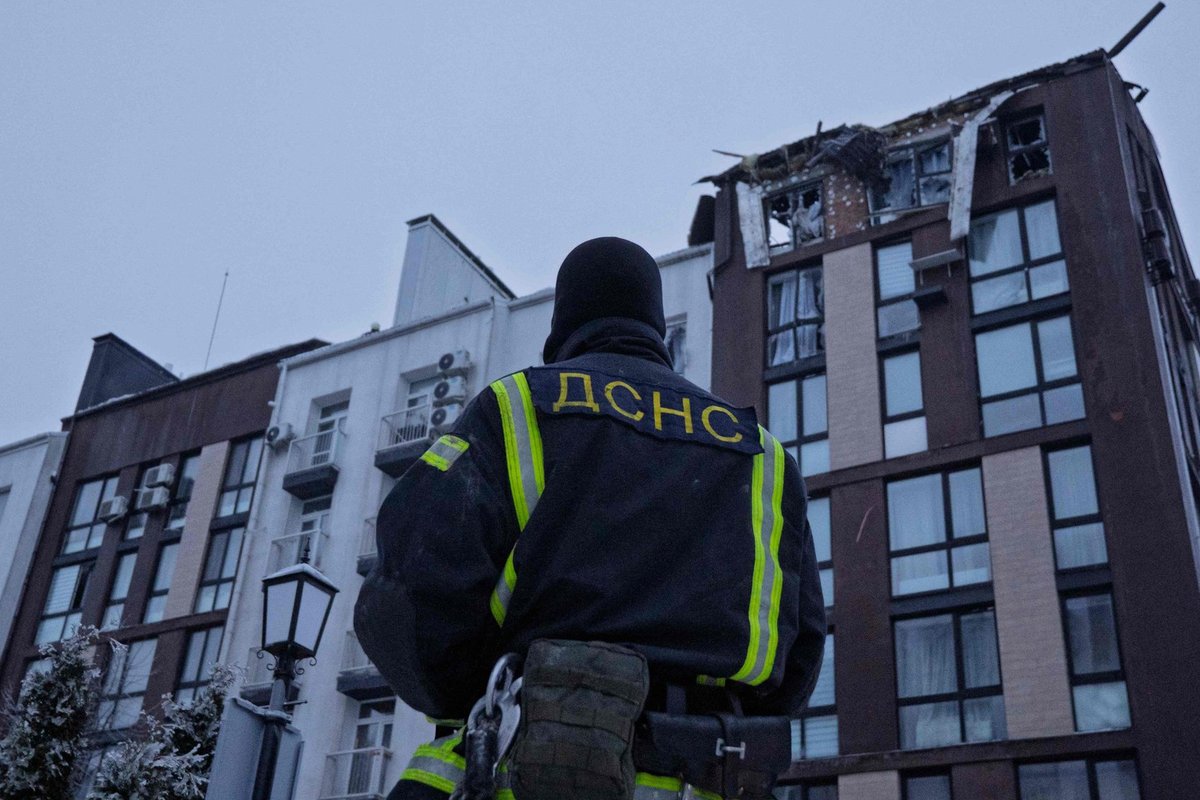 Karas Ukrainoje. Rusijos ir Ukrainos derybos įstrigo dėl trijų klausimų - Delfi