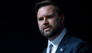 J. D. Vance`as perspėjo Europą: „JAV turės kažką dėl to padaryti“