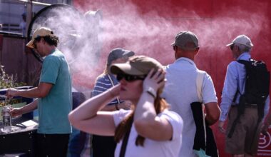 Australiją svilina karščio banga: ugniagesiai nurodė žmonėms bėgti nuo nevaldomo gaisro