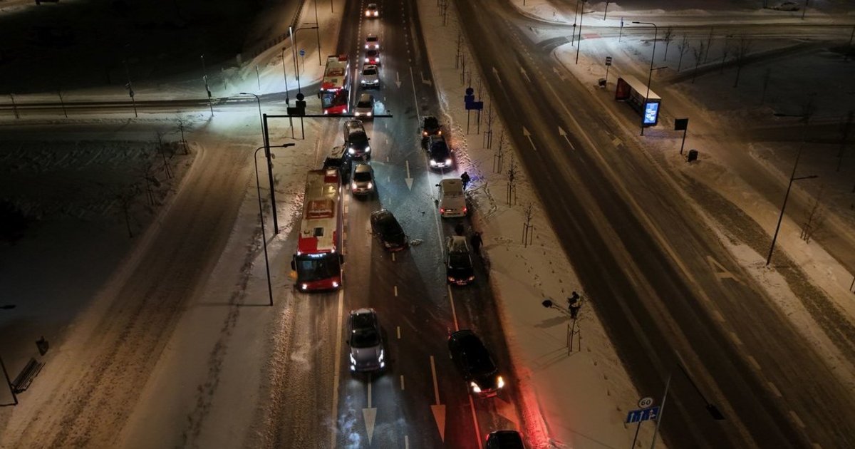 Vilniuje judrioje gatvėje susidūrė keturi automobiliai, vienas jų apvirto