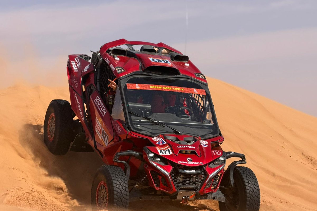 Dulkėse skendęs lietuvių duetas prašys išimt priekinį stiklą