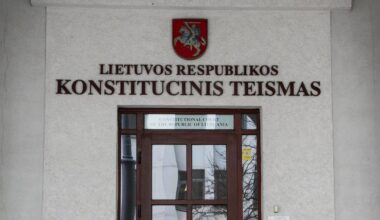 Frakcijos dėl LRT finansavimo įšaldymo kreipėsi į KT