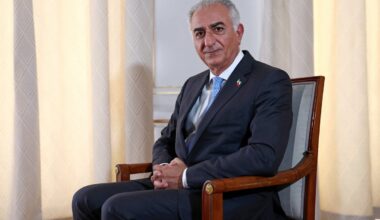 Masiniai protestai Irane tęsiasi, o sosto įpėdinis ragina parklupdyti režimą ant kelių