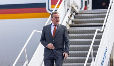 Vokietijos gynybos ministras: nematyti jokių ženklų, kad Putinas nori taikos