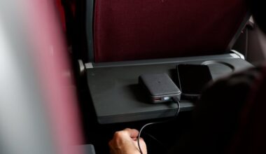 Dar vienos oro linijos uždraudė keleiviams naudoti išorines baterijas