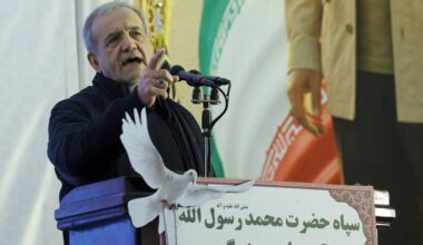 Irano prezidentas ragina saugumo tarnybas atskirti protestuotojus nuo riaušininkų