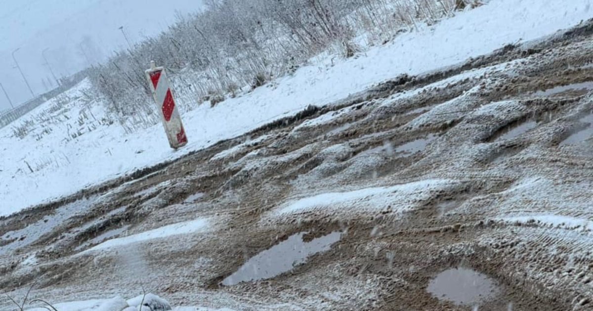 Išrausia ir palieka: paaiškino, kodėl gyventojai turi gadinti automobilius ir patirti tiek nepatogumų