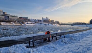 Neries krantinėje laikinai išmontuojami suoliukai