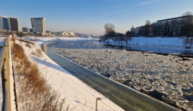 „Grinda“ perspėja: Neries krantinė užtvindyta