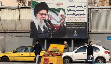 Iranas žada duoti triuškinantį atsaką į bet kokią ataką