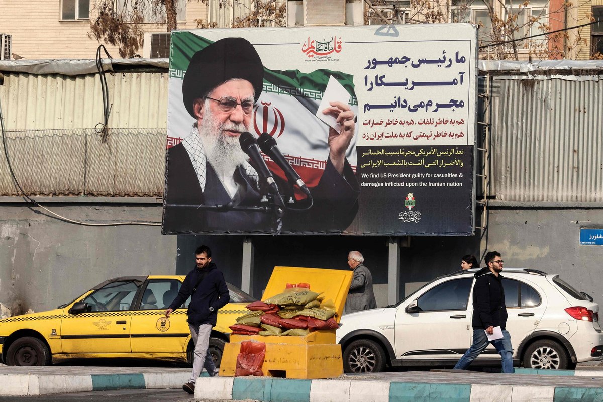 Iranas žada duoti triuškinantį atsaką į bet kokią ataką