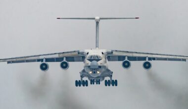 Į Teheraną masiškai skraido Rusijos lėktuvai: vardija, kokiu tikslu