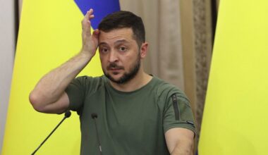 Karas Ukrainoje. Zelenskis skubiai perspėjo: šią naktį gali laukti naujas masinis rusų smūgis