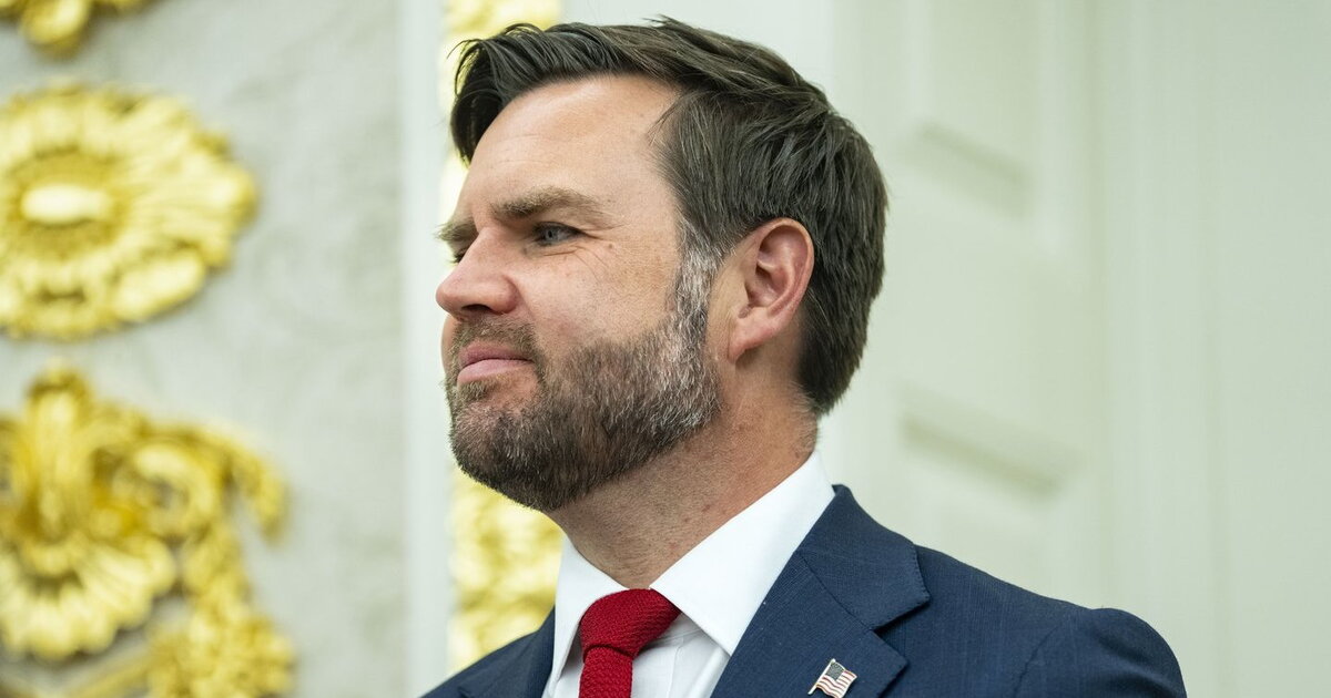 JAV viceprezidentas stojo ginti pareigūno po mirtinų šūvių Minesotoje