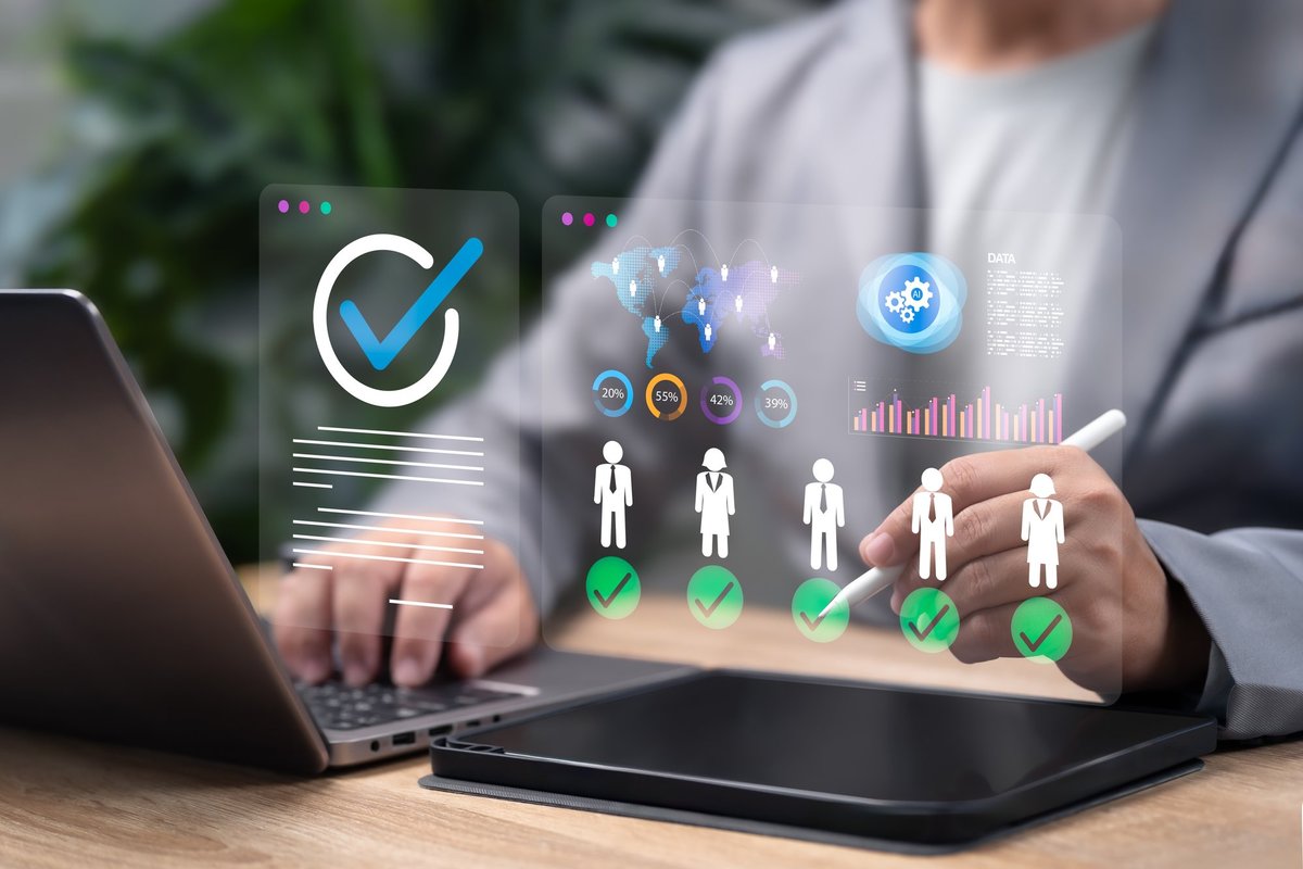 Dirbtinis intelektas iš esmės keičia HR kasdienybę – daugiau naudos darbuotojams ir galimybių vadovams