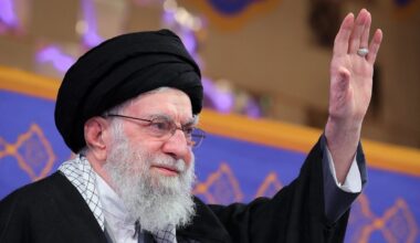 Irano ajatola pasiruošęs „tepti slides“ į Maskvą, jeigu kils grėsmė – „The Times“