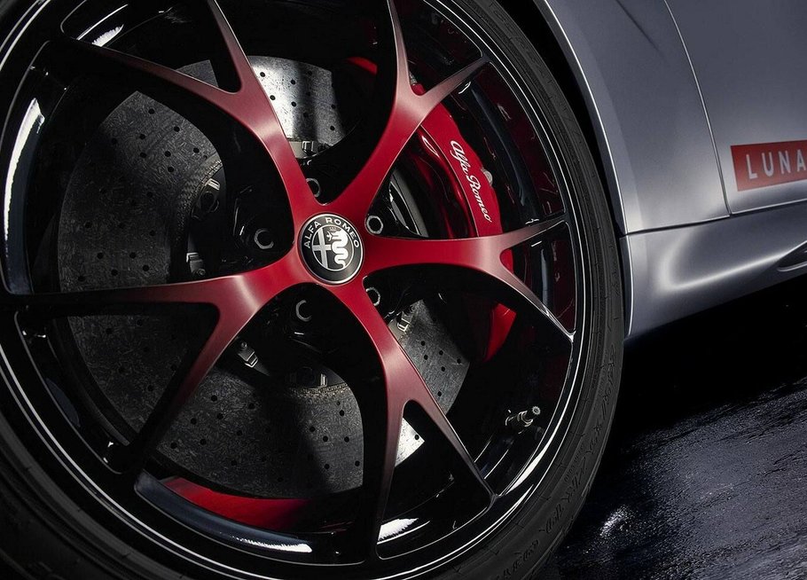 Alfa Romeo Giulia Quadrifoglio Luna Rossa (nuotr. gamintojo)