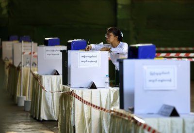Mianmare baigėsi rinkimai