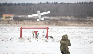 ISW: rusai dronuose „Molnija-2“ pradėjo montuoti sistemos „Starlink“ terminalus