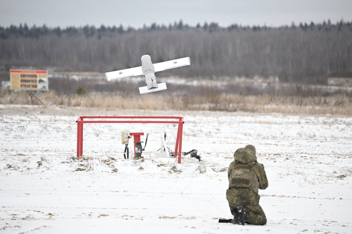ISW: rusai dronuose „Molnija-2“ pradėjo montuoti sistemos „Starlink“ terminalus