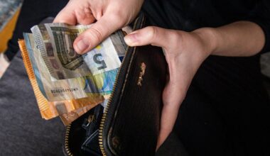 Apklausa: šiemet daugiau lietuvių planuoja taupyti