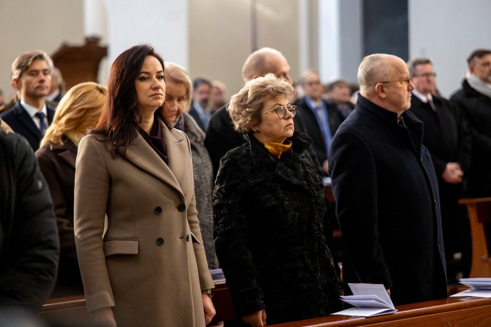 Inga Ruginienė mišiose (nuotr. Vyriausybės)